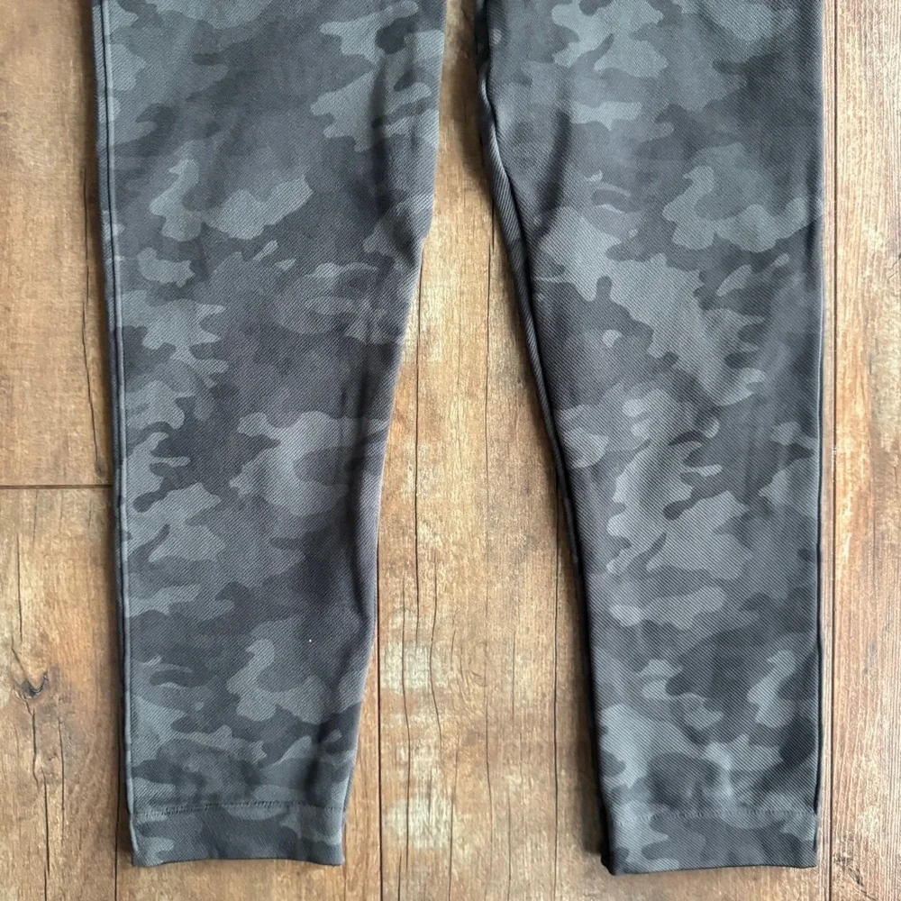 SPANX Look At Me Now Seamless Sage Camo Print High-Waisted Leggings Sz Medium - Picture 4 of 5